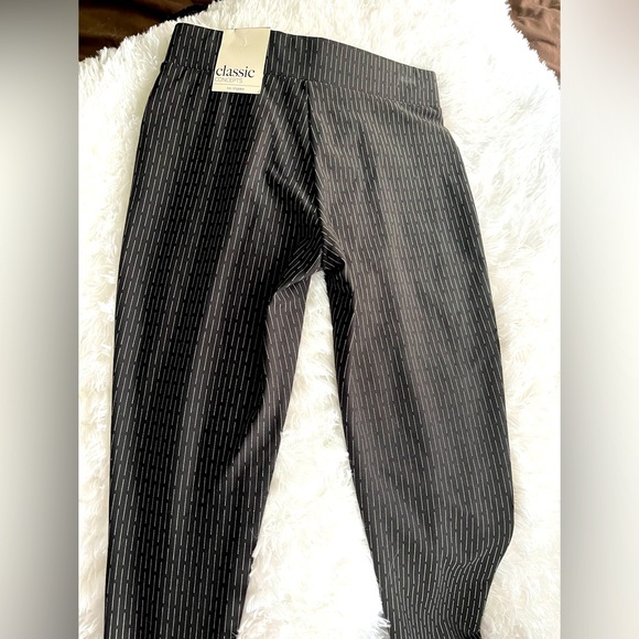 NWT! Classic Concepts Dress Pants size small - Picture 5 of 7